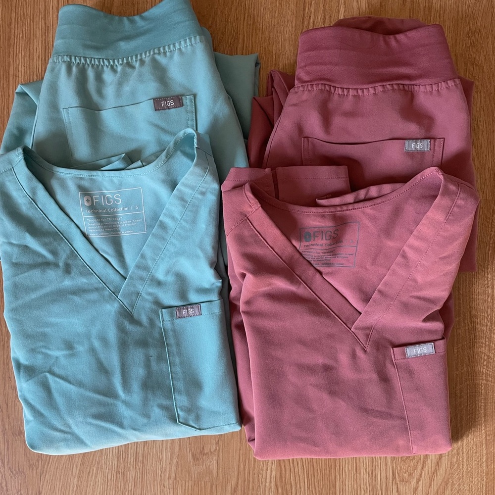 2 pairs of figs scrubs